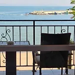Porto Beachfront Apartamento Chernomorets